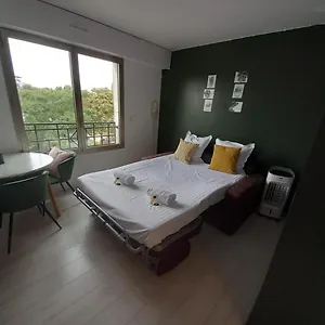 Apparemment Chaleureux Au 16 ème Arrondissement De à 10 Min Dz La Tour Eiffel Paris